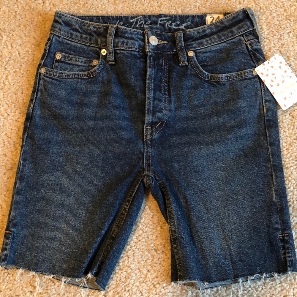 Free People Bermuda navy blue denim Shorts size 24 fray hem button up jean